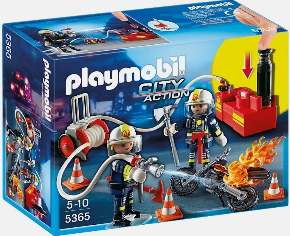 Bomberos con Bomba
