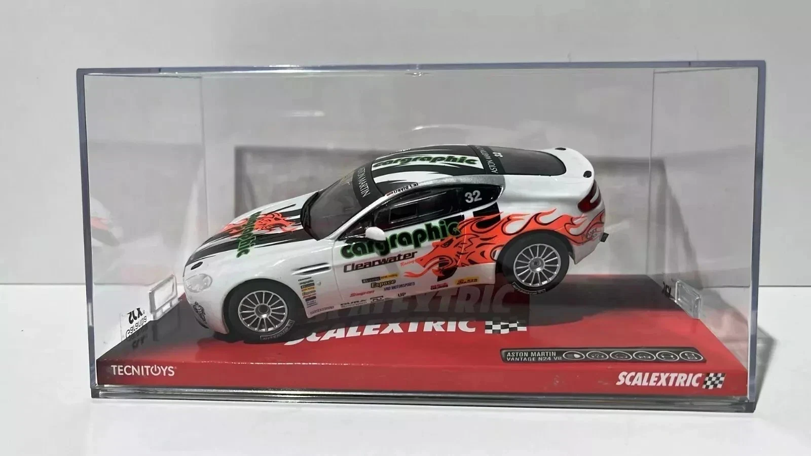 Aston Martin Vantage N24  V8| Scalextric